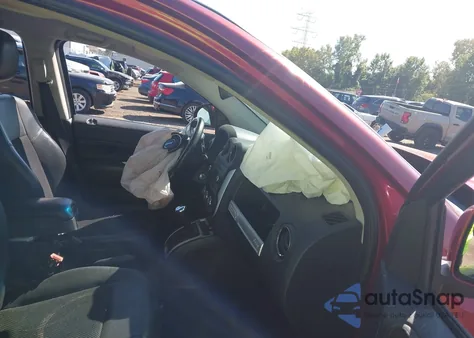 2014 Jeep Compass Latitude z USA, uszkodzony, nr VIN 1C4NJCEB1ED628793